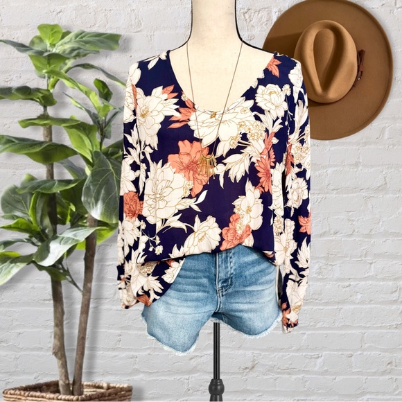 Floral V-Neck Blouse - Picture 2 of 3